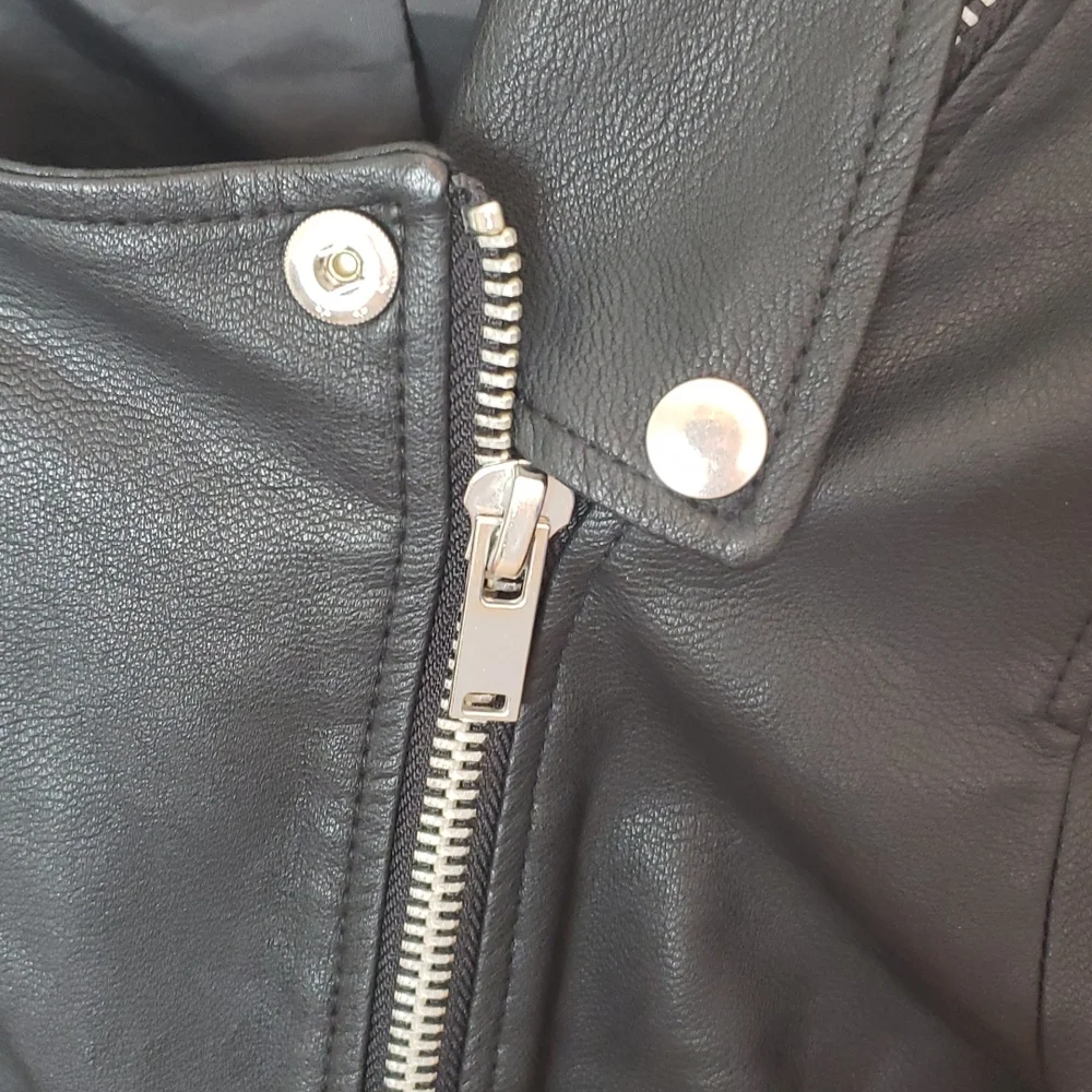 Stradivarius faux leather jacket with buttons and zippers - Picture 3 of 6